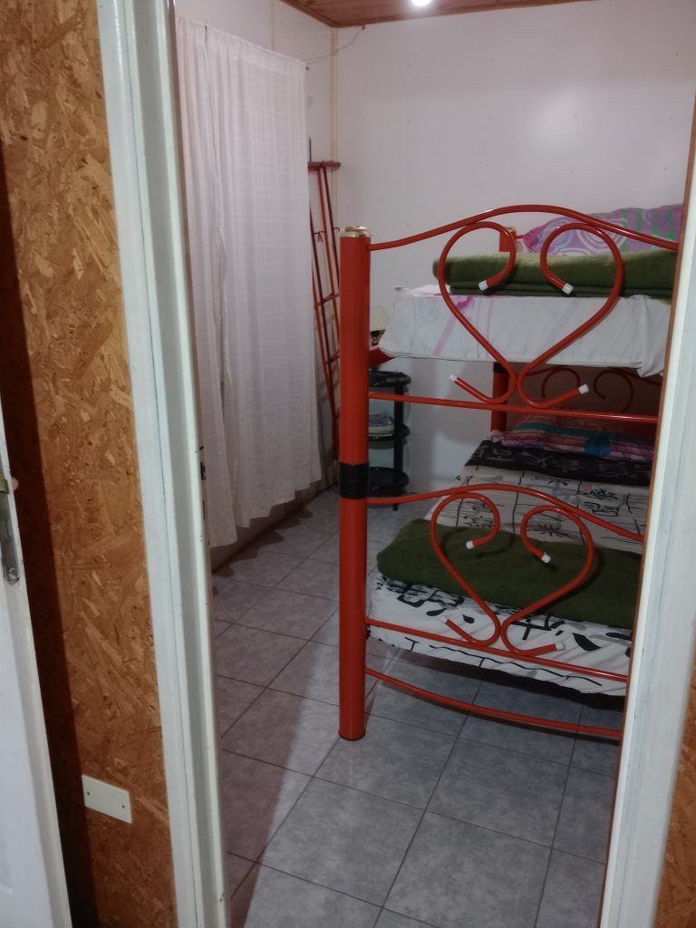 DEPARTAMENTO CON DOS HABITACIONES Y CUCHETAS